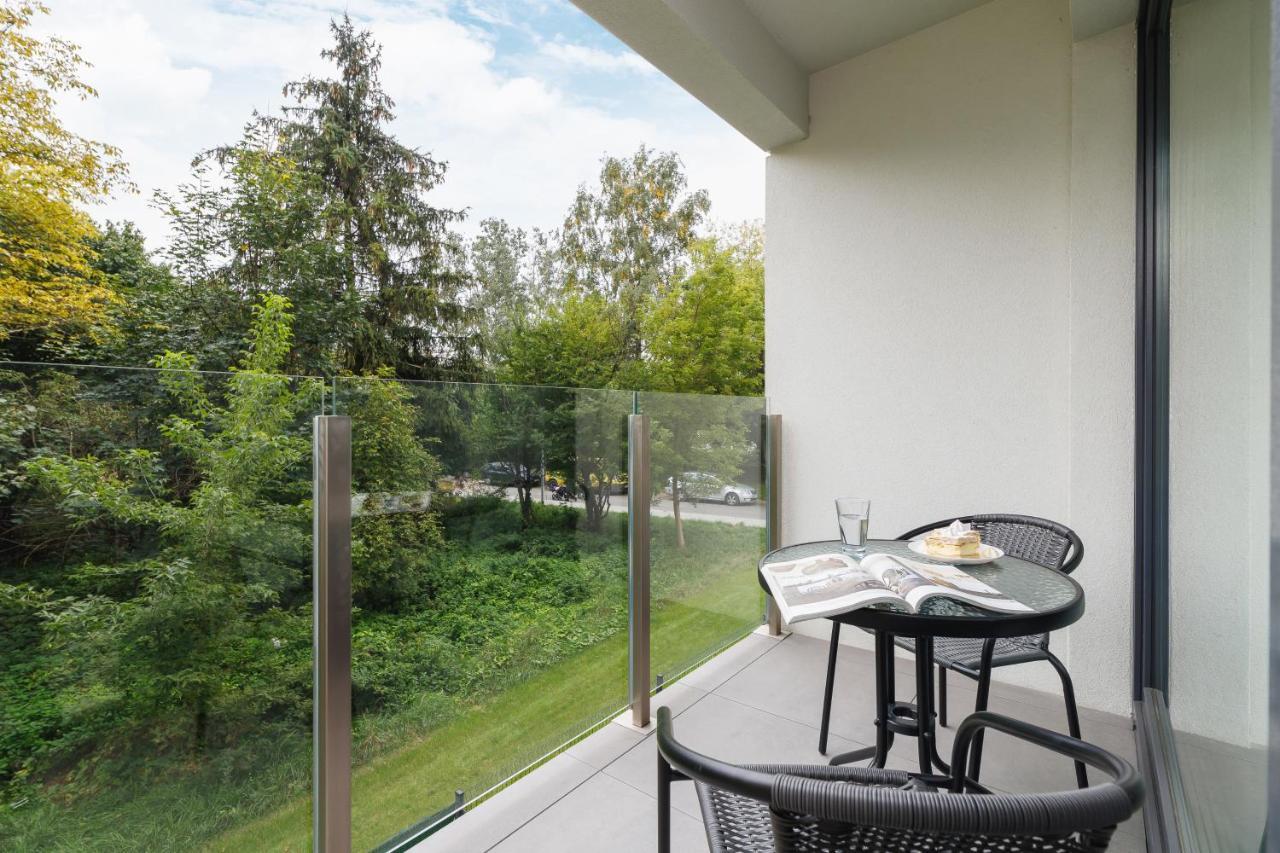 W Parku Lotnikow Apartments Tauron Arena By Noclegi Renters Krakkó Kültér fotó